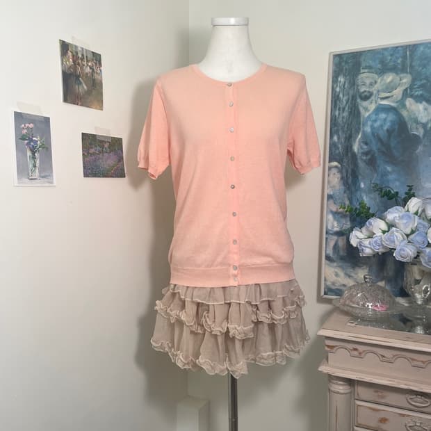 EARTH coral neck lace shell button half