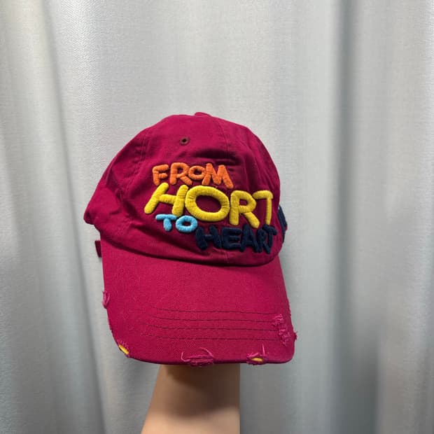 마젠타 색상 모자