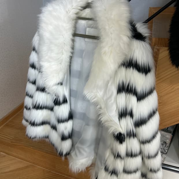 JULL-LOG 퍼자켓 (새상품)