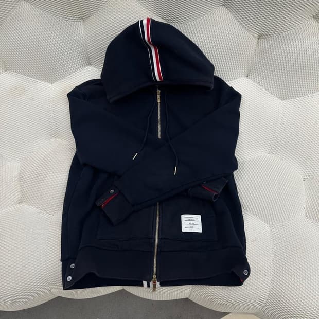 [정품] THOM BROWNE 톰브라운 백삼선 네이비 후드 집업