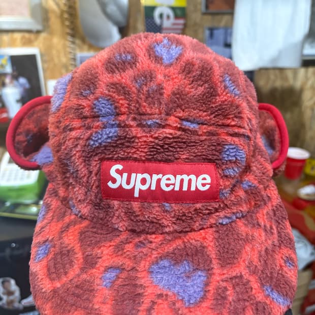 슈프림 이어플랩 캠프캡