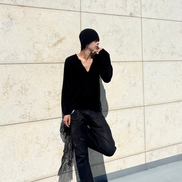 “Vintage” Minimal Mood Black Knit Sleeve