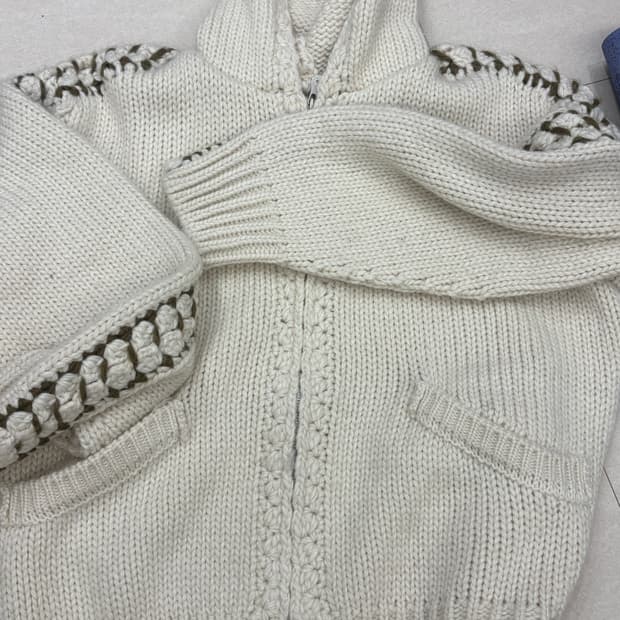 뉴뉴 아이보리 후드집업 (급처)