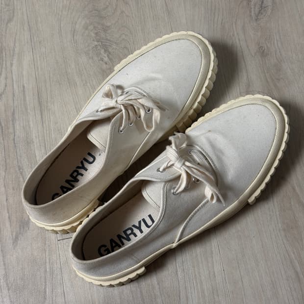 간류 오버솔 스니커즈 팝니다 (275)