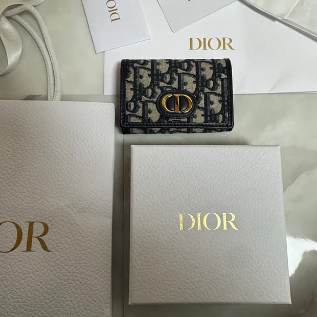 디올 몽테인 반지갑 롯데백화점 구매