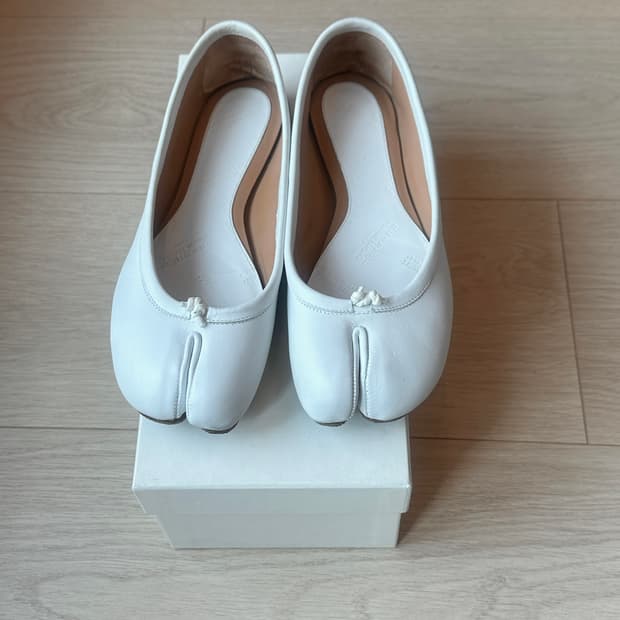 마르지엘라 타비 플랫 슈즈 화이트 36 (비브람완료)