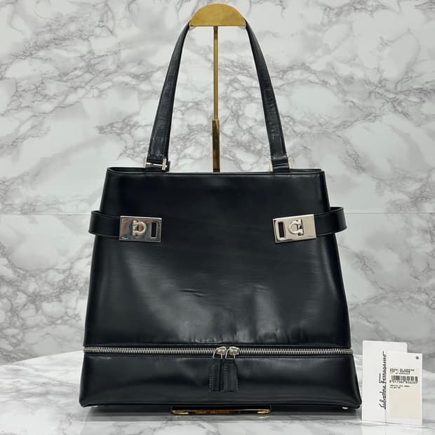 페레가모 간치니 레더 핸드백 