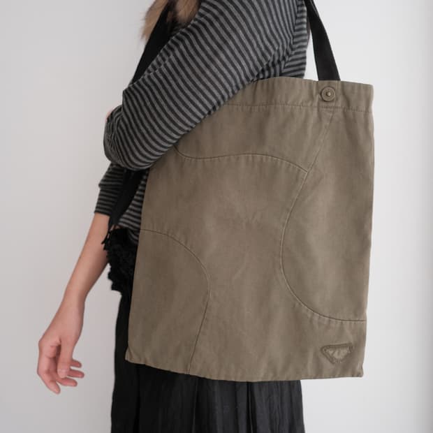 curved panel bag