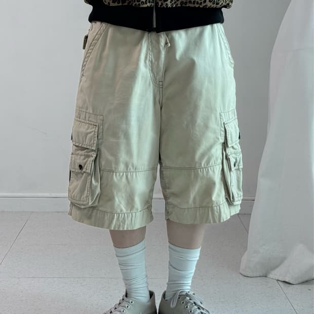 리바이스 베이지 버뮤다 팬츠