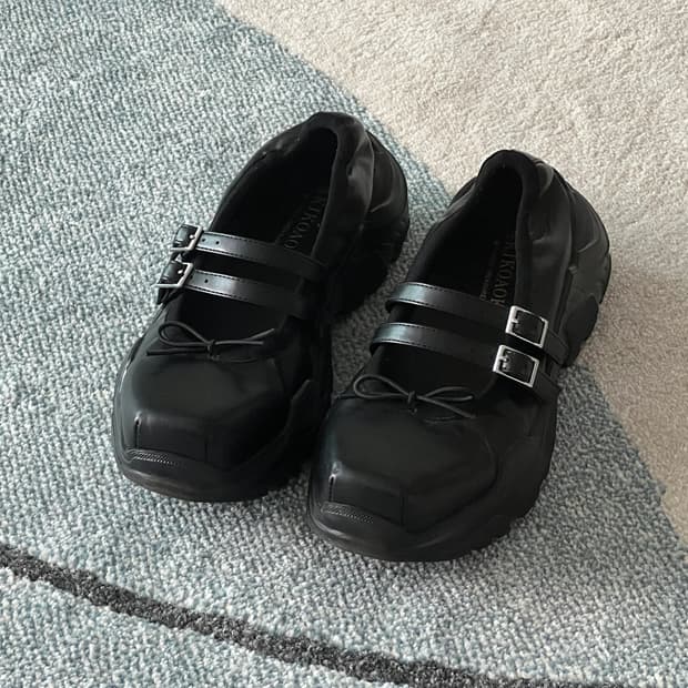 아키코아오키 지젤 레더 37 사이즈 판매합니다.