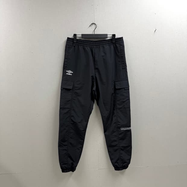 남성 80 L / 엄브로 헤리티지 조거팬츠 블랙
