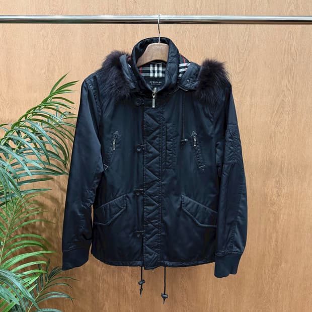 버버리 블랙라벨 패딩 자켓 퍼 후드 체크 안감 밑단 스트링 디테일 블랙