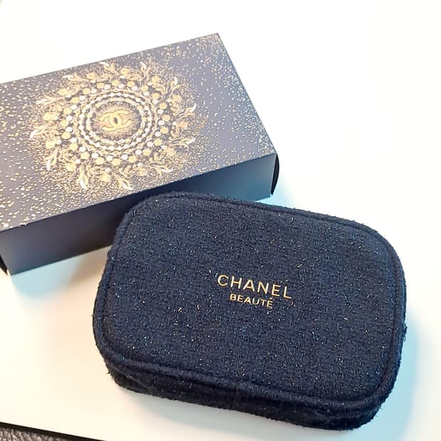 샤넬 2025 홀리데이 파우치