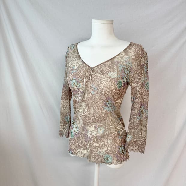 케티 셔링 리본 넥 페이즐리 패턴 블라우스