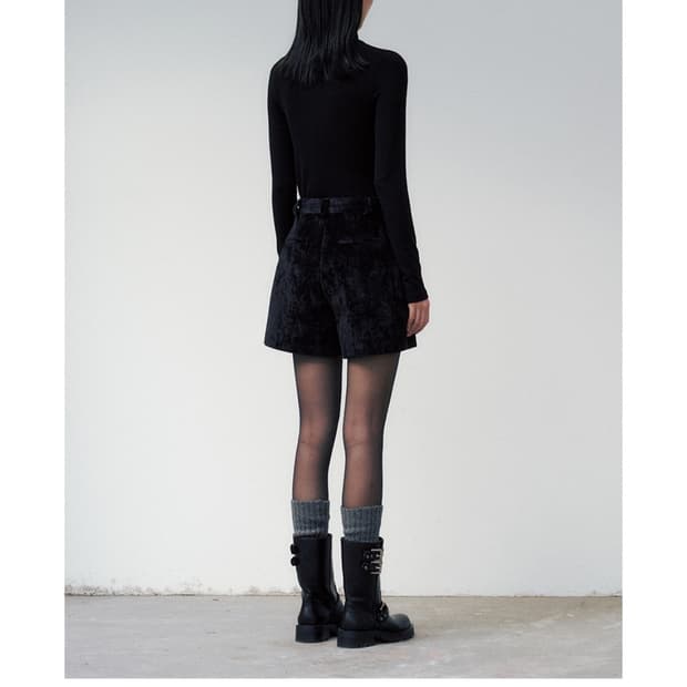 *가격조정O/판매중단예정* 니브 벨루어 핀턱 하프팬츠 블랙