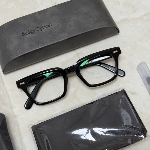 3월3일 구매한 버디옵티컬 스탠포드 안경 새제품 팝니다.