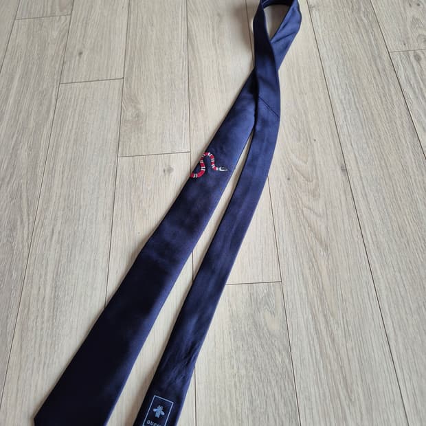 구찌 스네이크 넥타이