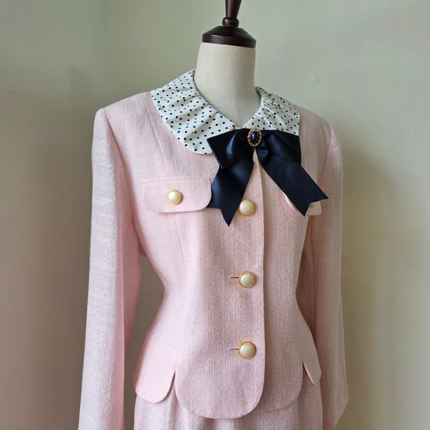 미착용 새상품 핑크 트위드 셋업 (자켓+스커트/카라, 브로치 탈부착)