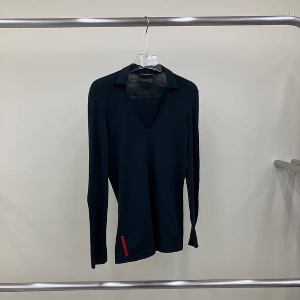 프라다 블랙 v넥 롱슬리브 xs