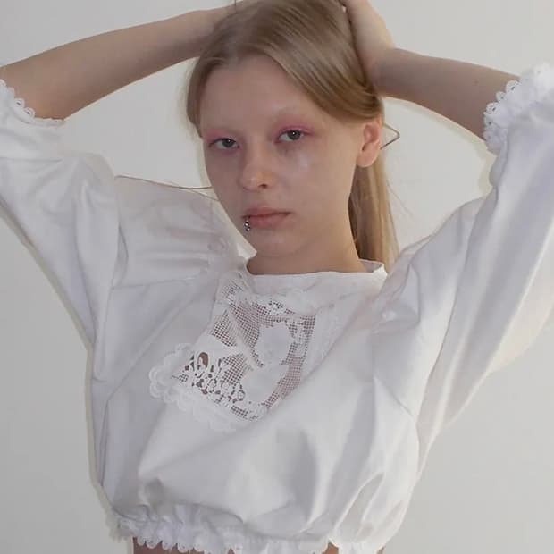 프레클 lace crop motive blouse