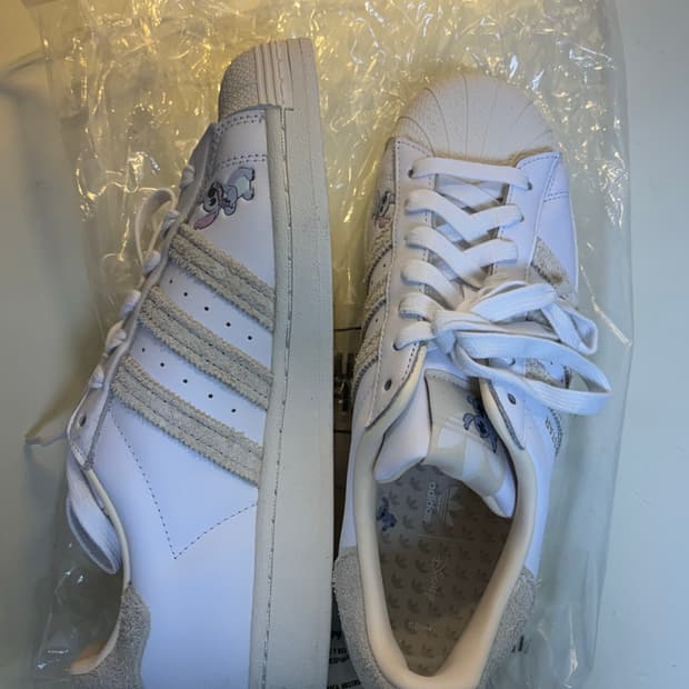 아디다스 슈퍼스타 디즈니 스티치