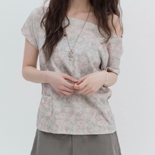 하이스쿨디스코 플라워 오프숄더 숏슬리브 무신사 반팔 티