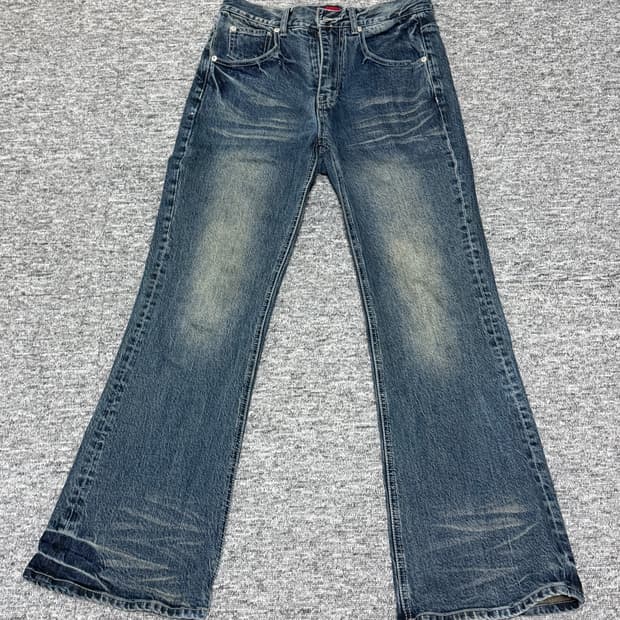 기철 DARK EYE BOOT CUT JEANS (INDIGO)