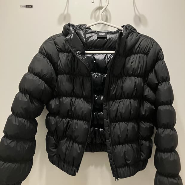 무신사스탠다드 우먼즈 후디드 셔링 경량패딩 S