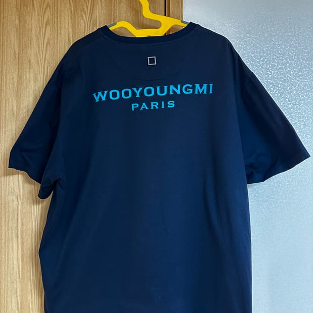 (52) 우영미 터콰이즈 백로고 티셔츠 네이비 - 22FW