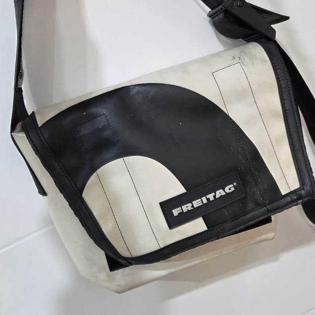 프라이탁 라씨 흰검