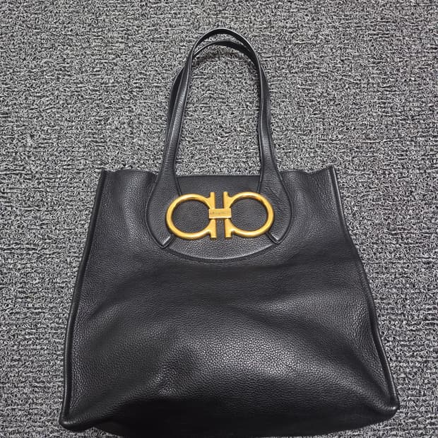 페라가모 맥시 간치오 토트백