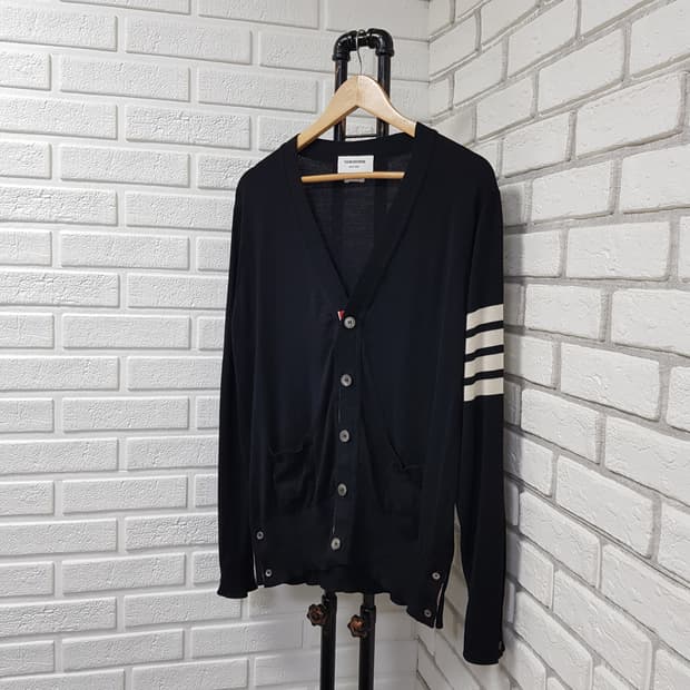[3/100~105/정품] 톰브라운 메리노울 블랙 가디건