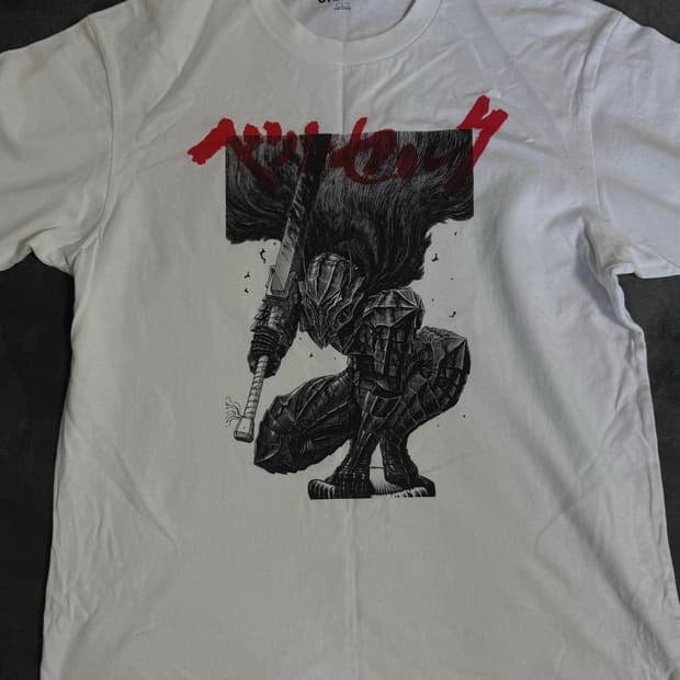 [L] 유니클로 베르세르크 반팔