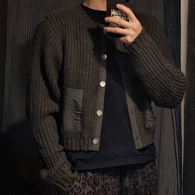 자라 카키 톤톤 뜨개짜임 아메카지 라운드넥 크롭 버튼 니트 가디건
