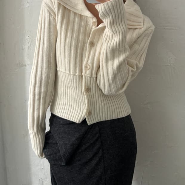 Matin Kim 마뗑킴 아이보리 컬러 메리노울 카라 니트