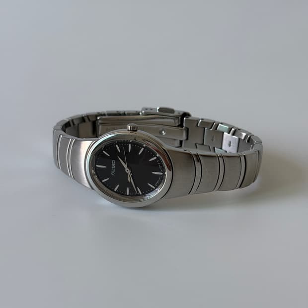 2000s Black Dial Oval Ladies Quartz