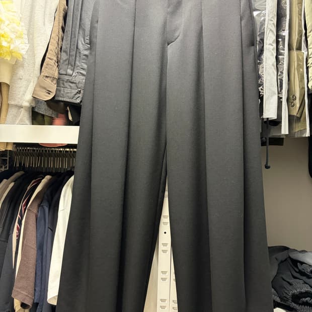 우영미 24ss 투턱 울 와이드 팬츠 블랙 46size