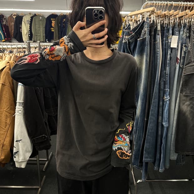 S)디젤 빈티지 양팔 자수 포인트 롱슬리브