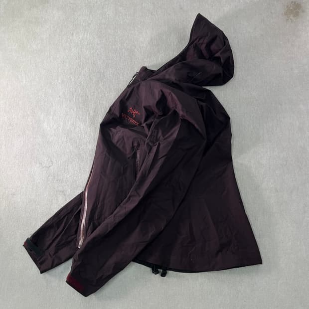 W95 아크테릭스 베타 LT 버건디 일본판 바람막이 자켓