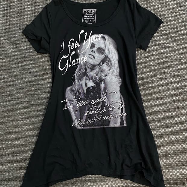 (cornflake)00’s Girl Print Slim Fit tee