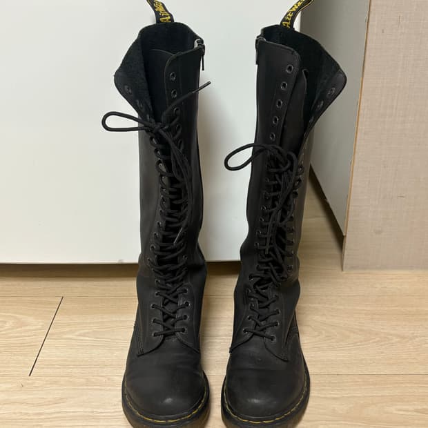 닥터마틴 1b60 20홀 블랙 롱부츠