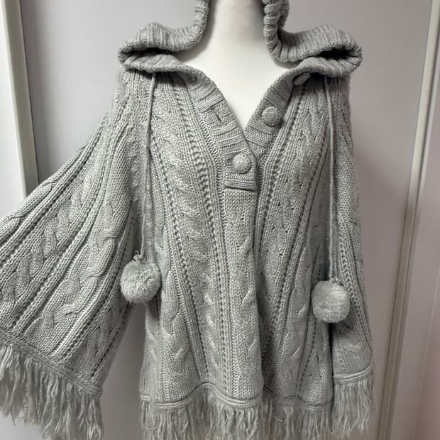 빈티지 그레이 소라 모리 폼폼 케이프 니트