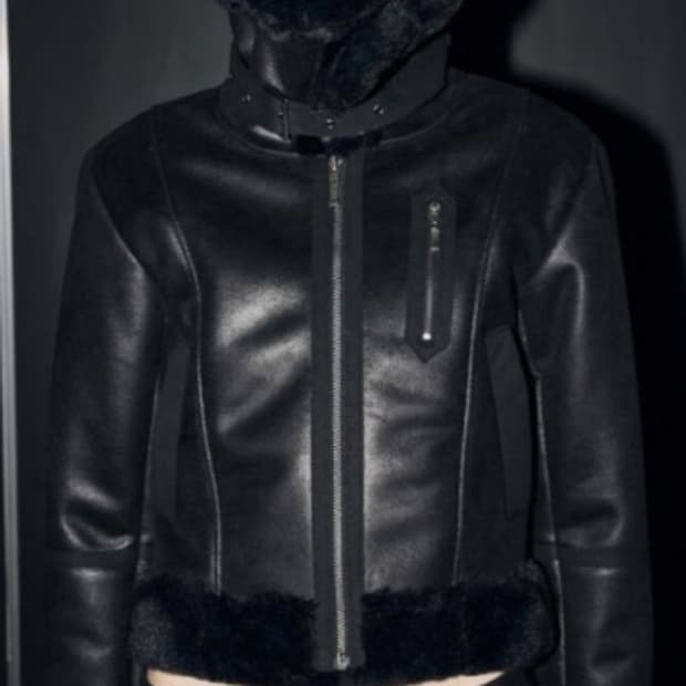 보헤미안서울 22 FW 피티드 무스탕 슬림핏 스웨이드 블랙 크롭 숏