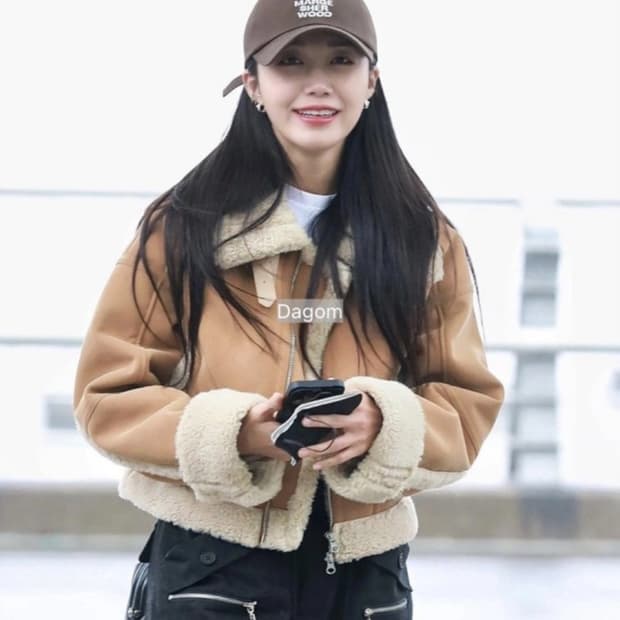 리메크 무스탕 (정은지 착용)