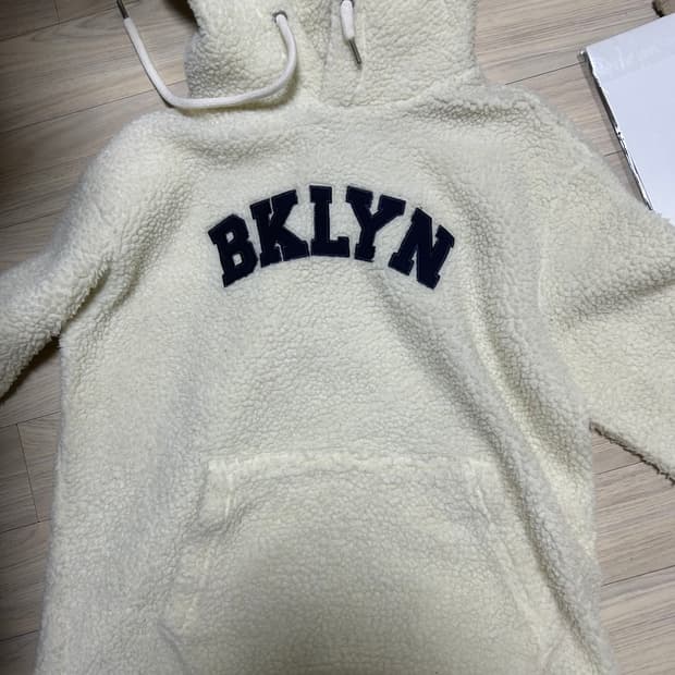 BKLYN 양털 후드티