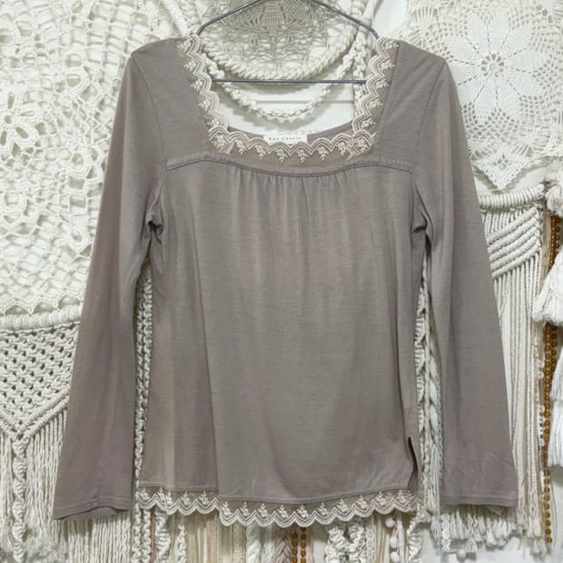 Mute Pink Beige Lace Sleeve