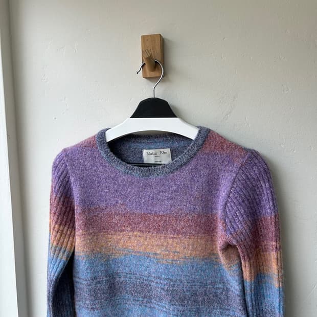 16818 - 마뗑킴 그라데이션 스너그 니트