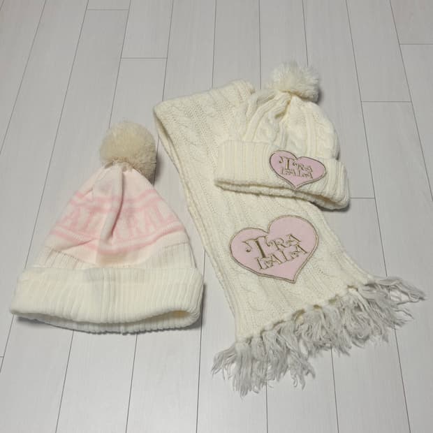 예약중//트랄라라 tralala 모자 비니 목도리 세트 모리걸