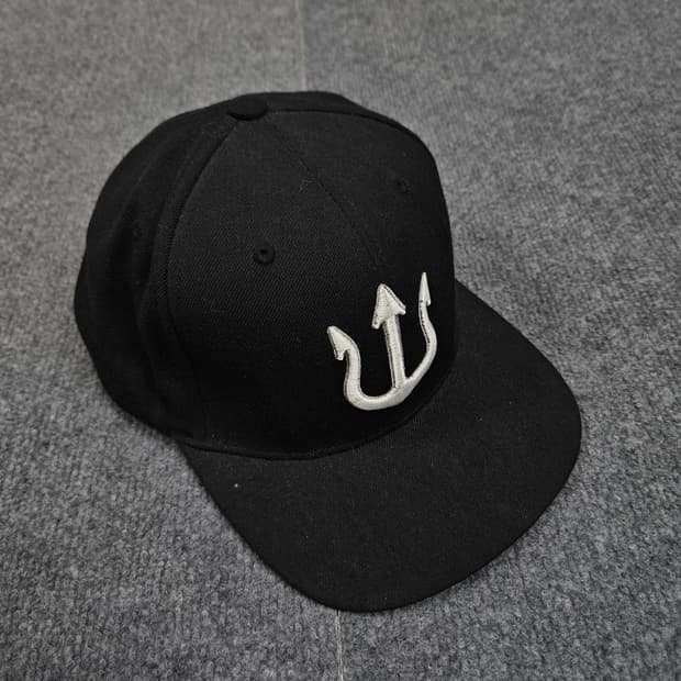 베루툼 삼지창 빅로고 캡(급처)