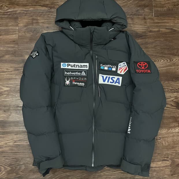 데상트 스위스 스키 팀 덕다운 패딩 점퍼 챠콜
